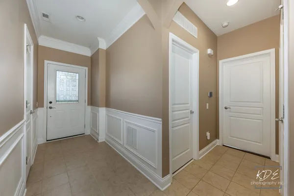 Property Slideshow image 2 of 36 | 2898 stoney creek dr, Elgin, IL, 60124