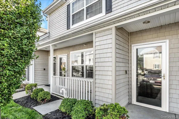 Property Slideshow image 3 of 20 | 802 willow ln uppr level, Valley Stream, NY, 11580