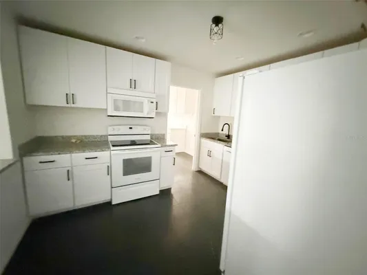 Property Slideshow image 3 of 17 | 1620 bentwood dr, Sun City Center, FL, 33573