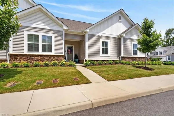 Property Slideshow image 2 of 47 | 1501 acadian dr b, Suffolk, VA, 23434