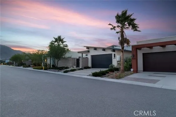 Property Slideshow image 2 of 62 | 484 fountain dr, Palm Springs, CA, 92262