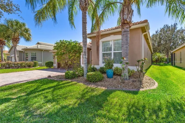 Property Slideshow image 2 of 40 | 16010 golden lakes dr, Wimauma, FL, 33598
