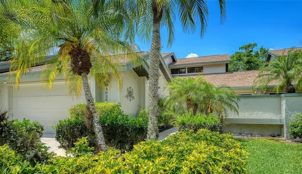 Property Slideshow image 3 of 40 | 4638 willow wood cir 34, Sarasota, FL, 34241