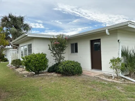 Property Slideshow image 3 of 19 | 1517 danbury dr, Sun City Center, FL, 33573