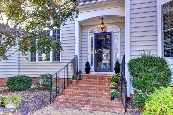 Property Slideshow image 3 of 48 | 159 nottinghamshire, Williamsburg, VA, 23188