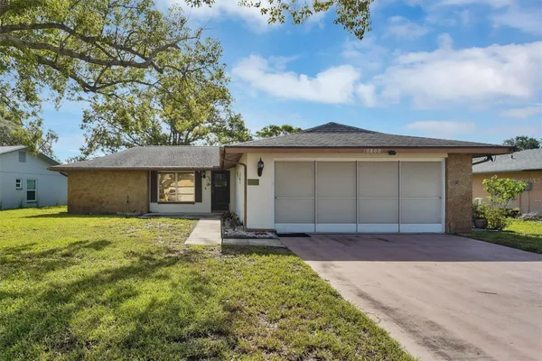 Property Slideshow image 2 of 35 | 10800 los santos dr, Port Richey, FL, 34668