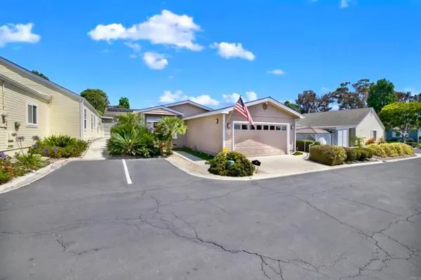 Property Slideshow image 3 of 54 | 4468 topaz ln, Oceanside, CA, 92056