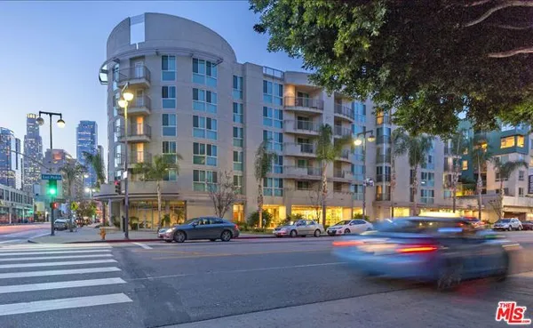 Property Slideshow image 3 of 35 | 267 s san pedro st 621, Los Angeles, CA, 90012