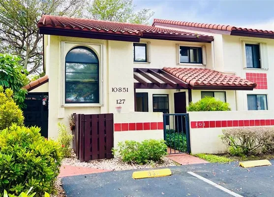 Property Slideshow image 2 of 50 | 10851 palm lake ave 201, Boynton Beach, FL, 33437