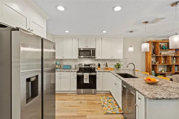 Property Slideshow image 3 of 25 | 5612 palm aire dr, Sarasota, FL, 34243