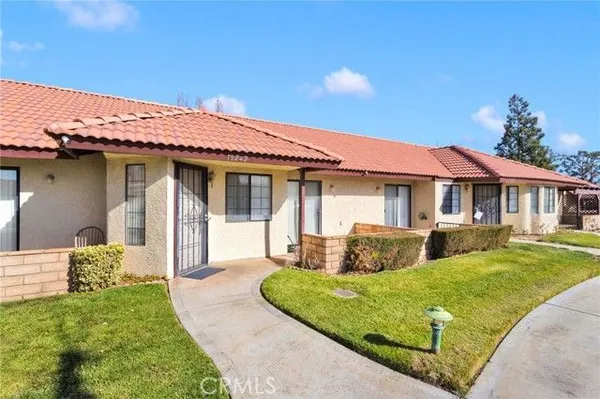 Property Slideshow image 2 of 36 | 19242 cottonwood dr, Apple Valley, CA, 92308