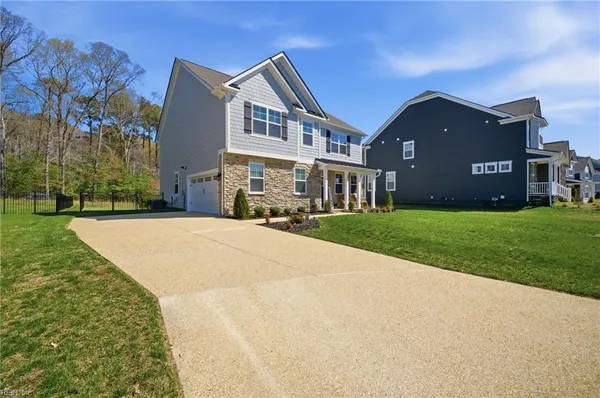 Property Slideshow image 2 of 47 | 192 royal blackheath cv, Smithfield, VA, 23430