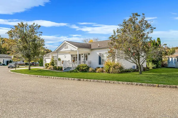 Property Slideshow image 2 of 48 | 1407 middle rd unit 258, Calverton, NY, 11933