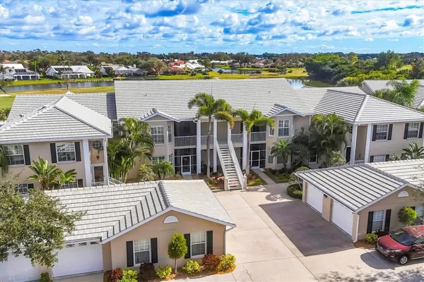 Property Slideshow image 2 of 42 | 119 woodbridge dr unit 203, Venice, FL, 34293