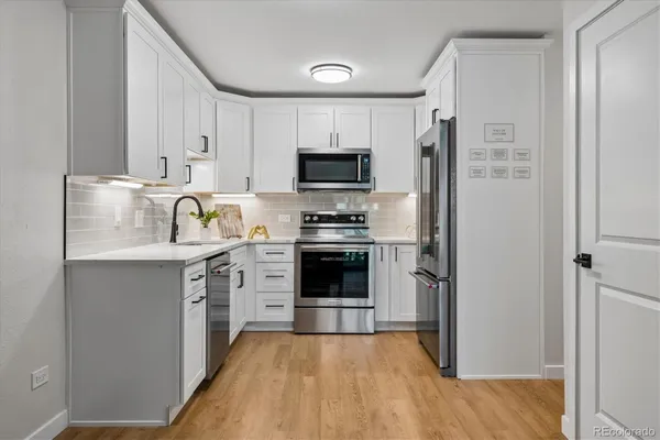 Property Slideshow image 3 of 50 | 605 s alton way 12a, Denver, CO, 80247