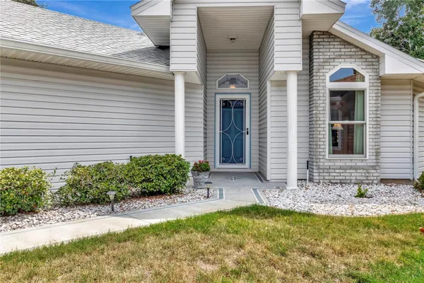 Property Slideshow image 2 of 37 | 21707 queen mary ct, Leesburg, FL, 34748