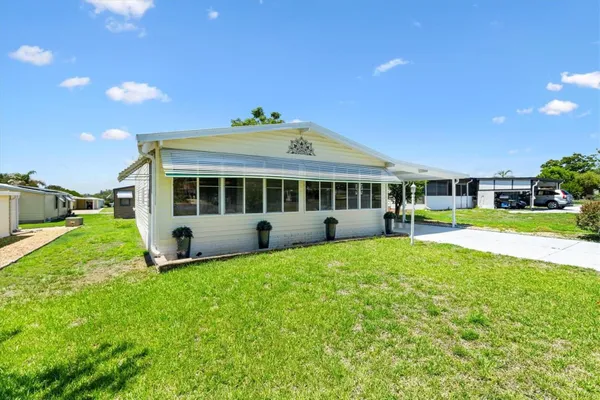 Property Slideshow image 3 of 34 | 1616 bayhill dr, Lady Lake, FL, 32159