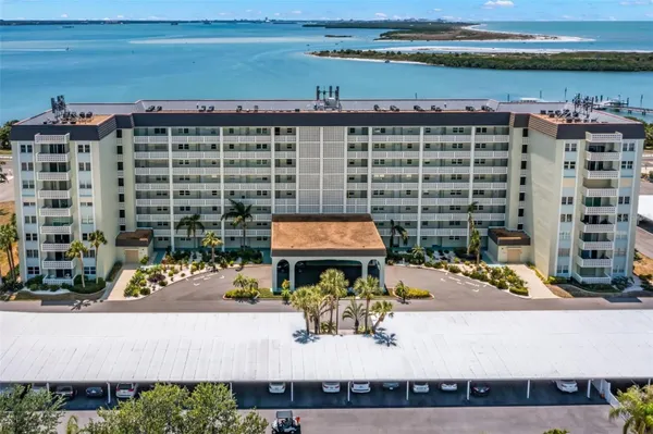 Property Slideshow image 3 of 44 | 9 forbes pl 707, Dunedin, FL, 34698