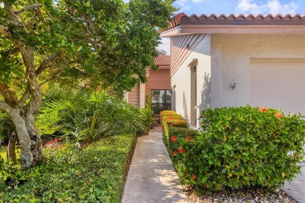 Property Slideshow image 2 of 55 | 3861 wilshire cir 115, Sarasota, FL, 34238