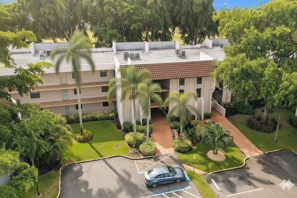 Property Slideshow image 2 of 32 | 8150 w mcnab rd 312, Tamarac, FL, 33321