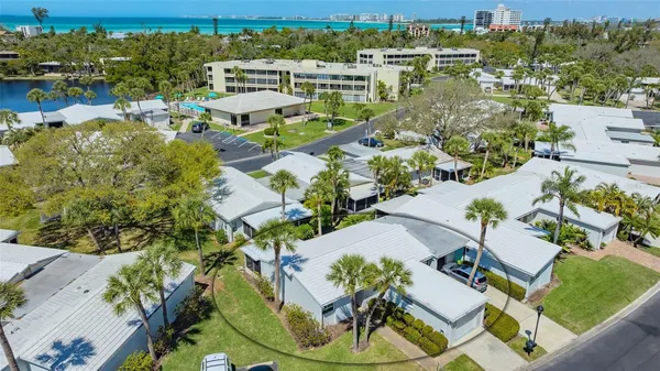 Property Slideshow image 3 of 69 | 119 whispering sands cir v36, Sarasota, FL, 34242