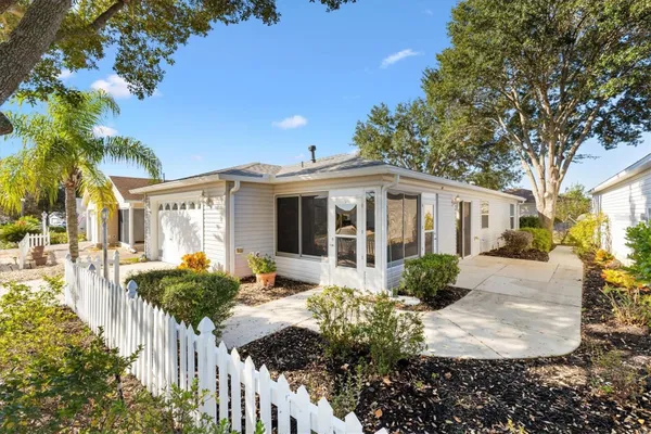 Property Slideshow image 2 of 33 | 428 canterbury ct, The Villages, FL, 32162