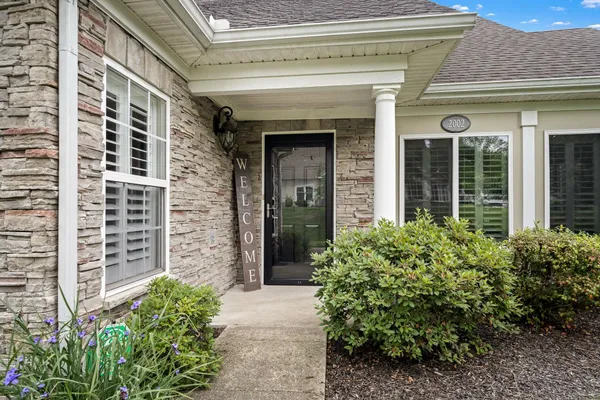 Property Slideshow image 2 of 32 | 825 s browns ln 2002, Gallatin, TN, 37066