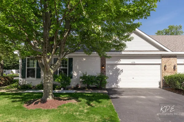 Property Slideshow image 2 of 32 | 636 s cadillac cir, Romeoville, IL, 60446