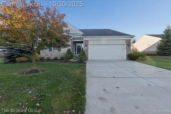 Property Slideshow image 3 of 49 | 6334 prairie dunes dr, Grand Blanc, MI, 48439