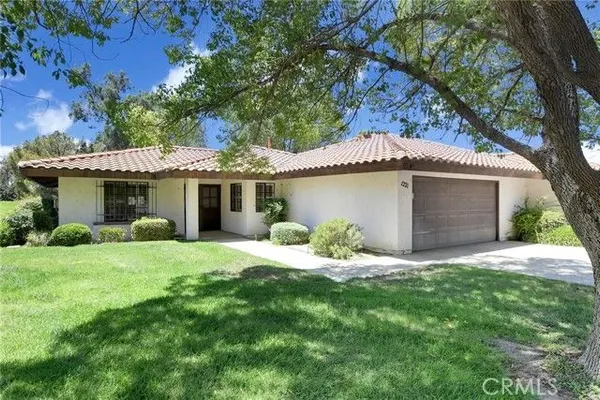 Property Slideshow image 2 of 32 | 1221 seven hills dr, Hemet, CA, 92545