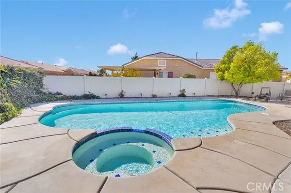 Property Slideshow image 3 of 33 | 10215 wascana ln, Apple Valley, CA, 92308