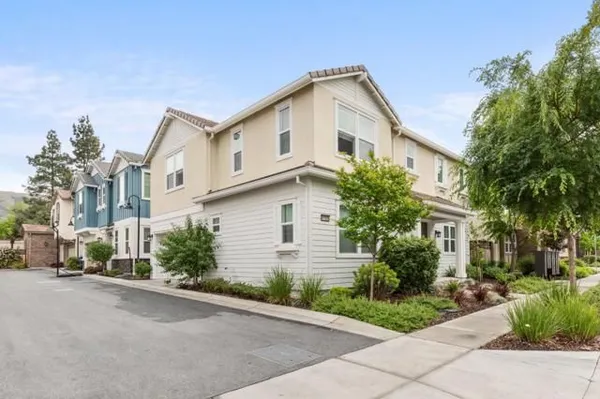 Property Slideshow image 2 of 39 | 47520 kinner fls, Fremont, CA, 94539