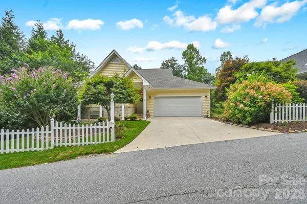 Property Slideshow image 2 of 42 | 230 carriage summitt way 2423, Hendersonville, NC, 28791