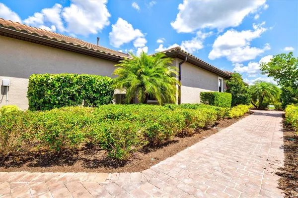 Property Slideshow image 2 of 47 | 10254 morning mist ln, Sarasota, FL, 34241
