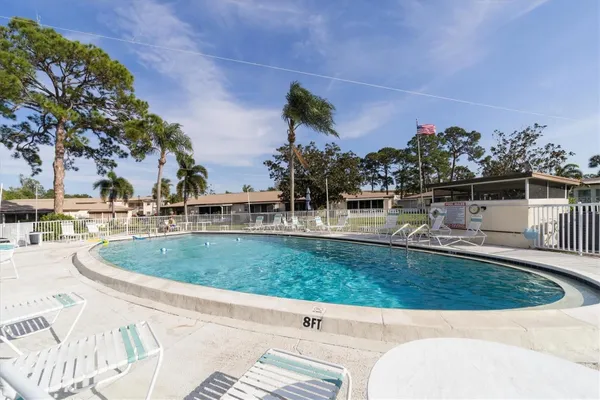 Property Slideshow image 3 of 32 | 2809 swifton dr 4, Sarasota, FL, 34231