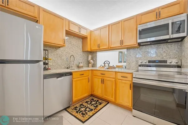 Property Slideshow image 2 of 14 | 2856 garden dr 106, Lake Worth, FL, 33461