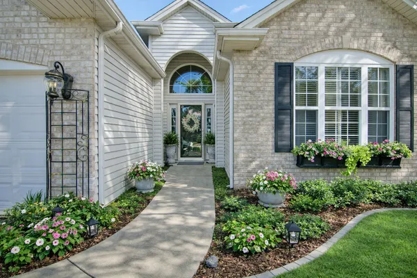 Property Slideshow image 2 of 19 | 17053 mendota dr, Lockport, IL, 60441