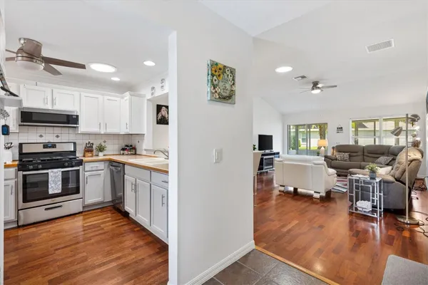 Property Slideshow image 3 of 34 | 17107 se 93rd exeter ct, The Villages, FL, 32162