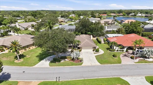 Property Slideshow image 2 of 28 | 5511 country lakes trl, Sarasota, FL, 34243
