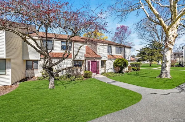 Property Slideshow image 2 of 48 | 51 jefferson oval f, Yorktown, NY, 10598