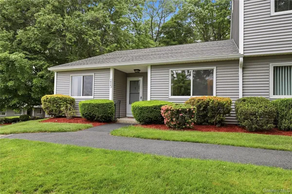 Property Slideshow image 3 of 37 | 185 long hill dr a, Yorktown, NY, 10598