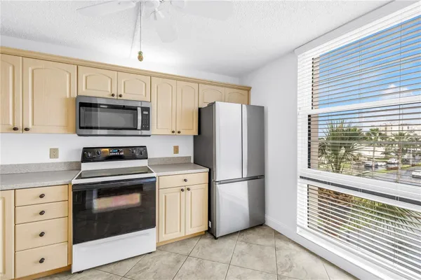 Property Slideshow image 3 of 44 | 7700 sun island dr 401, South Pasadena, FL, 33707