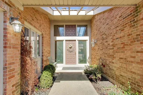 Property Slideshow image 3 of 53 | 107 briarwood ln, Oak Brook, IL, 60523