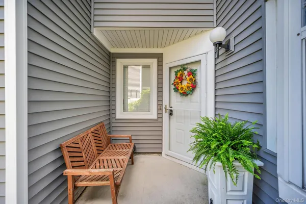 Property Slideshow image 2 of 33 | 118 e midland pond ct, Brookhaven, NY, 11955