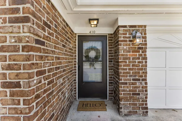 Property Slideshow image 2 of 28 | 410 bradford grn, Nashville, TN, 37221