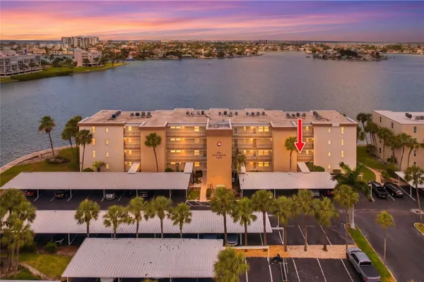 Property Slideshow image 2 of 34 | 7920 sun island dr 202, South Pasadena, FL, 33707