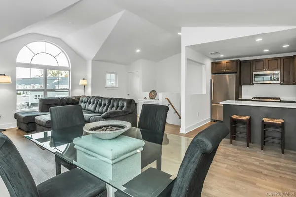 Property Slideshow image 3 of 19 | 512 breton way, Glen Cove, NY, 11542