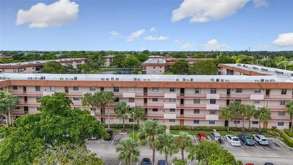 Property Slideshow image 3 of 62 | 4930 e sabal palm blvd 301, Tamarac, FL, 33319