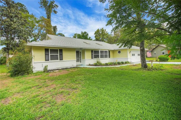 Property Slideshow image 3 of 75 | 335 river glass ct, Leesburg, FL, 34788