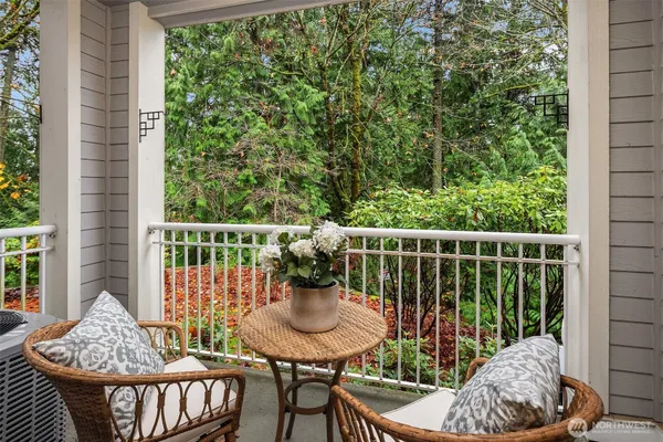 Property Slideshow image 3 of 40 | 4535 providence point pl 103, Issaquah, WA, 98029